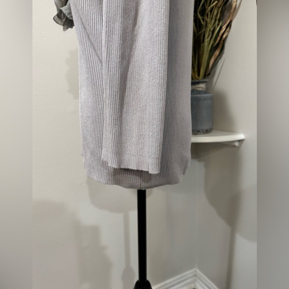 Adrienne Vittadini Studio Light Gray soft Ruffled Neckline luxury Blouse size Lg - Picture 6 of 9